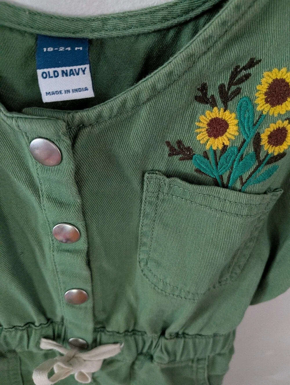 Short-Sleeve Green Utility Pocket Romper with Sunflower Embroidery 18-24M